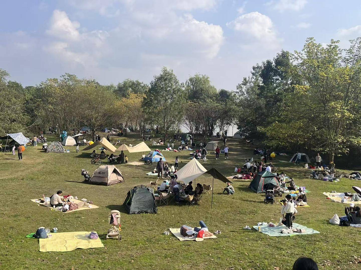 上新、围炉煮茶走俏成都户外又“忙”起来了冰球突破爆百万大奖冬季露营升温！取暖装备(图2)